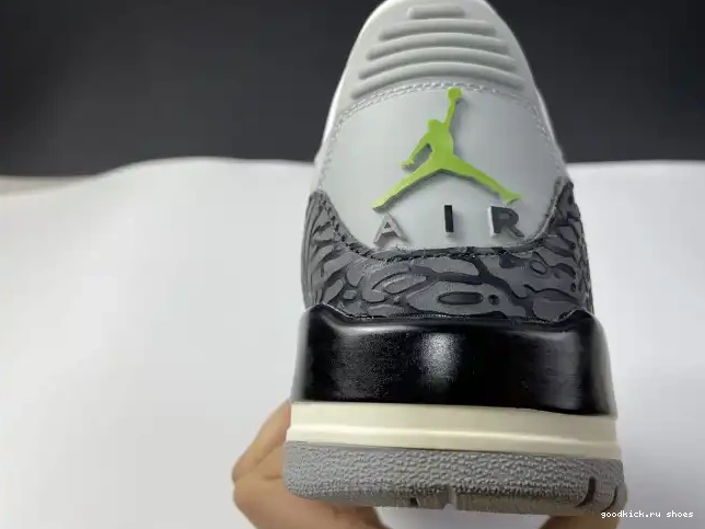 3 136064-006 Chlorophyll Air Retro Jordan 0601
